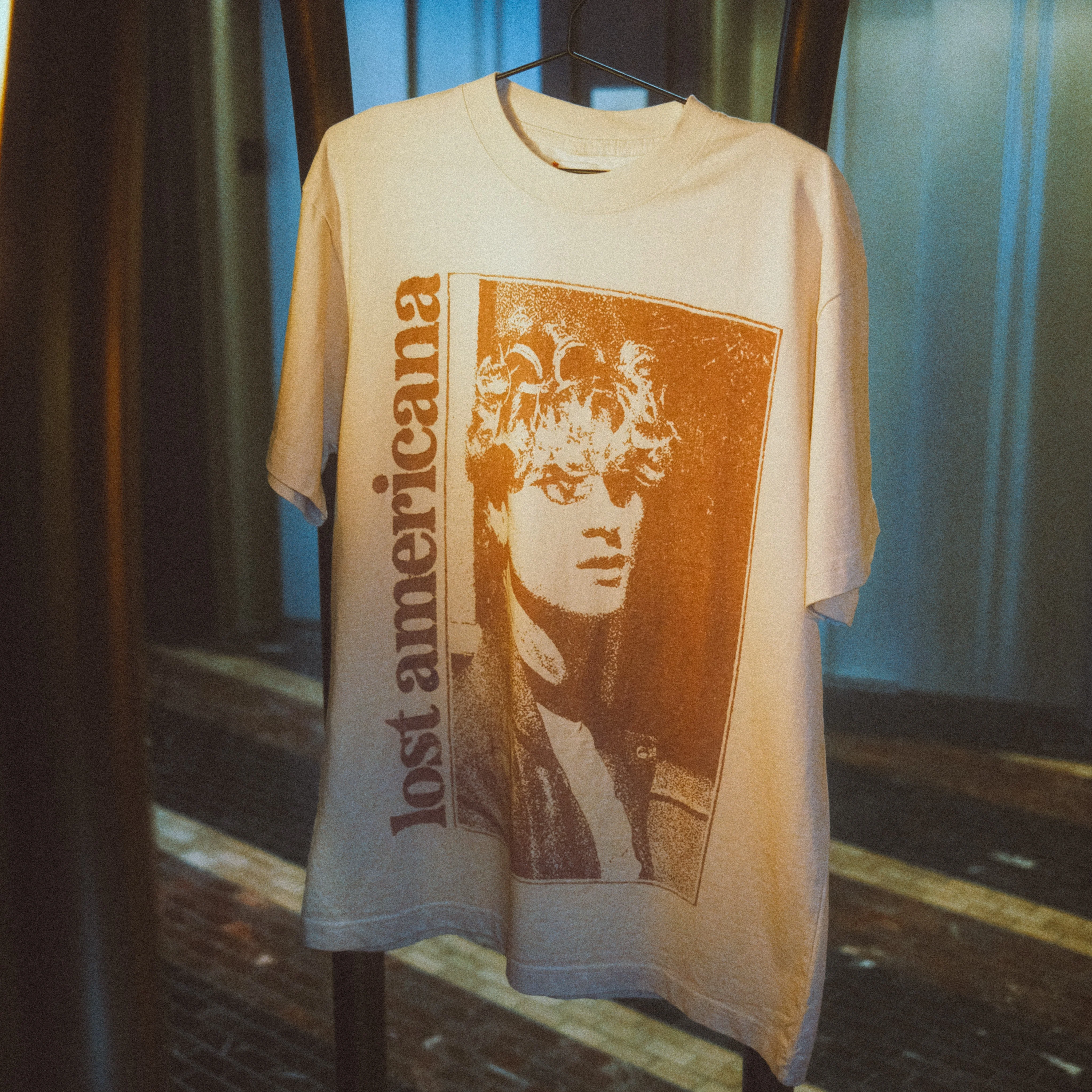 leaning photo tee