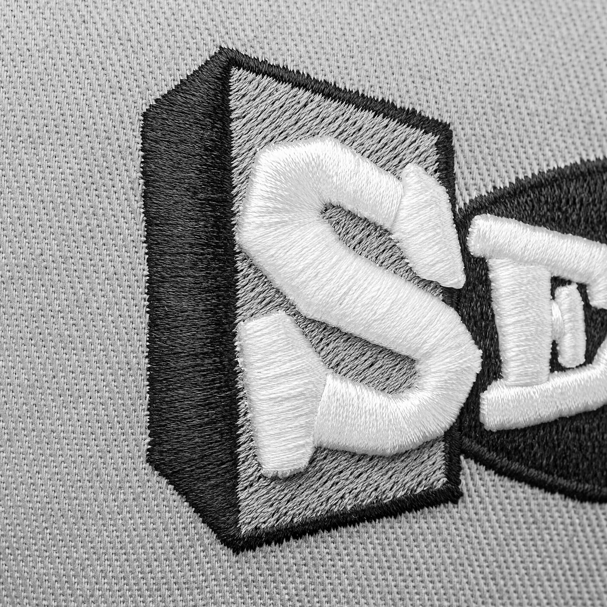 Retro Logo - Image 4